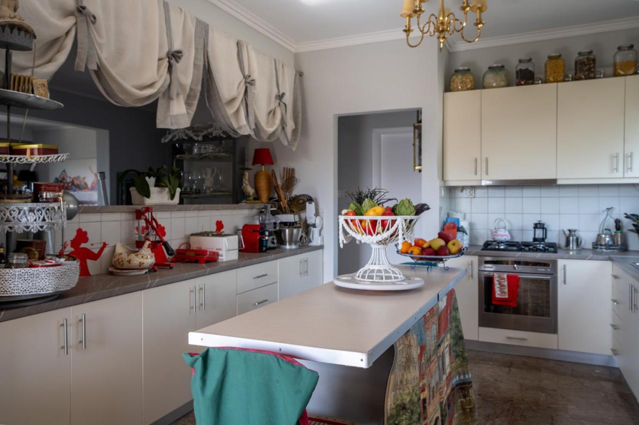 Albergue Ioanna'S Hellenic Hospitality Atenas Exterior foto
